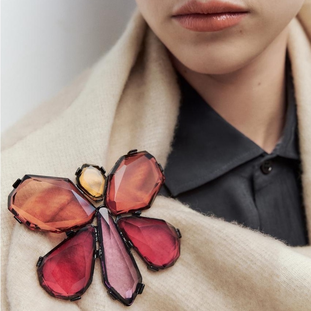 Zara Resin Butterfly Pin Brooch - Picture 1 of 4